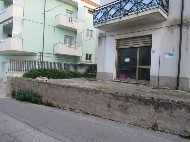 locale commerciale in affitto a Spoltore in zona Villa Raspa