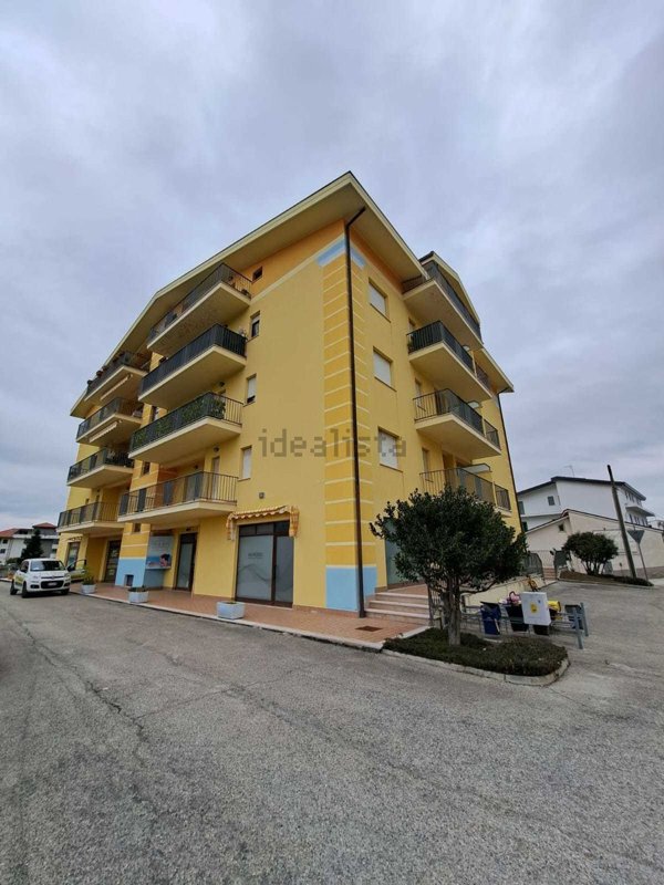 locale commerciale in affitto ad Altino