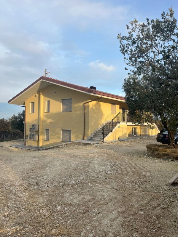 appartamento in affitto ad Arielli in zona Colle Martino