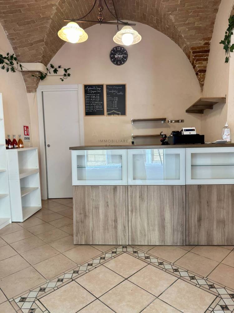 negozio in affitto a Chieti in zona Centro Città