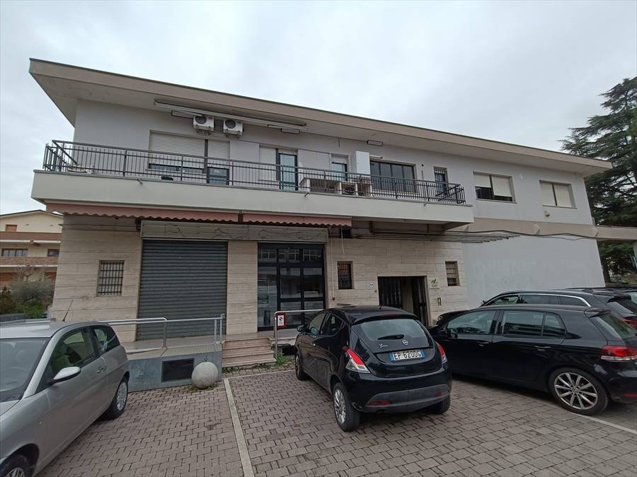locale commerciale in affitto a Chieti in zona Chieti Scalo