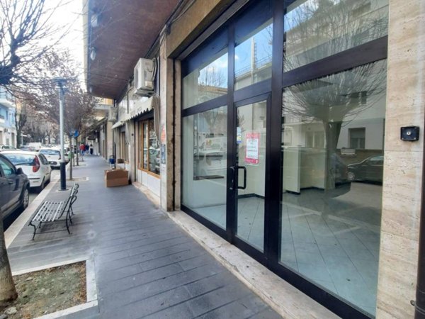 negozio in affitto a Chieti in zona Chieti Scalo