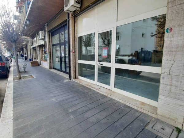 negozio in affitto a Chieti in zona Chieti Scalo