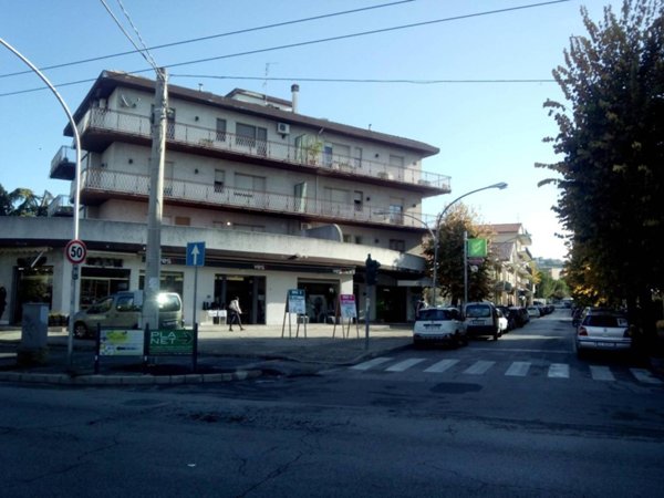 negozio in affitto a Chieti in zona Chieti Scalo