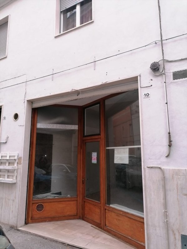 locale commerciale in affitto a Chieti