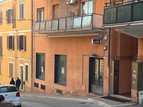 negozio in affitto a Chieti in zona Viale Amendola