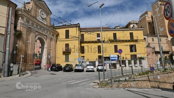 negozio in affitto a Chieti in zona Centro Città