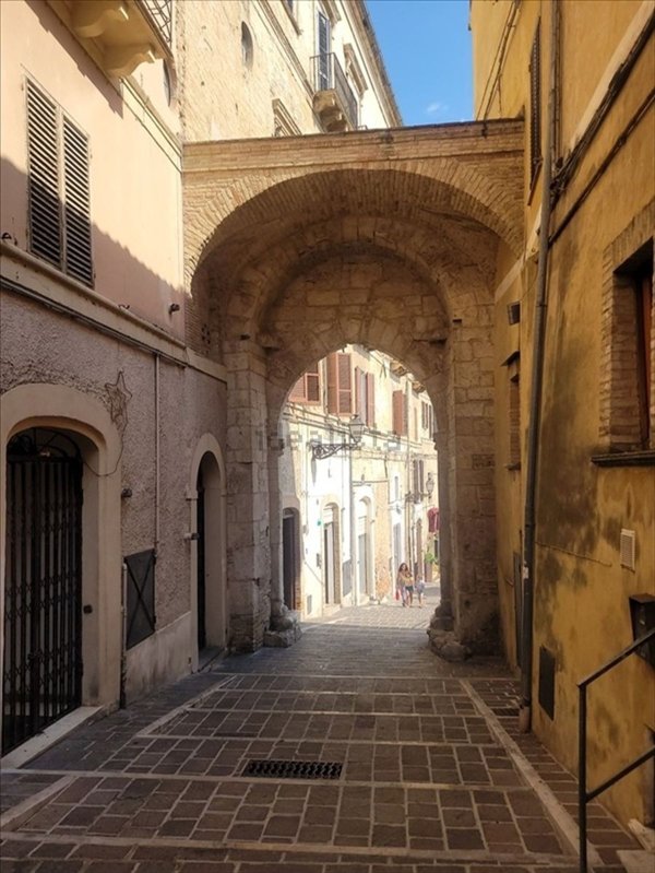 locale commerciale in affitto a Chieti