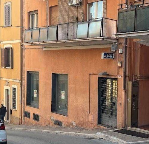 negozio in affitto a Chieti in zona Viale Amendola