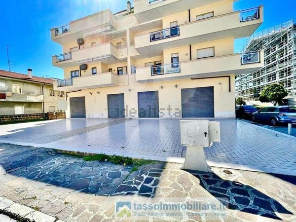 locale commerciale in affitto a Francavilla al Mare