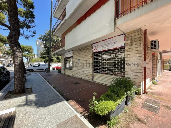 locale commerciale in affitto a Francavilla al Mare