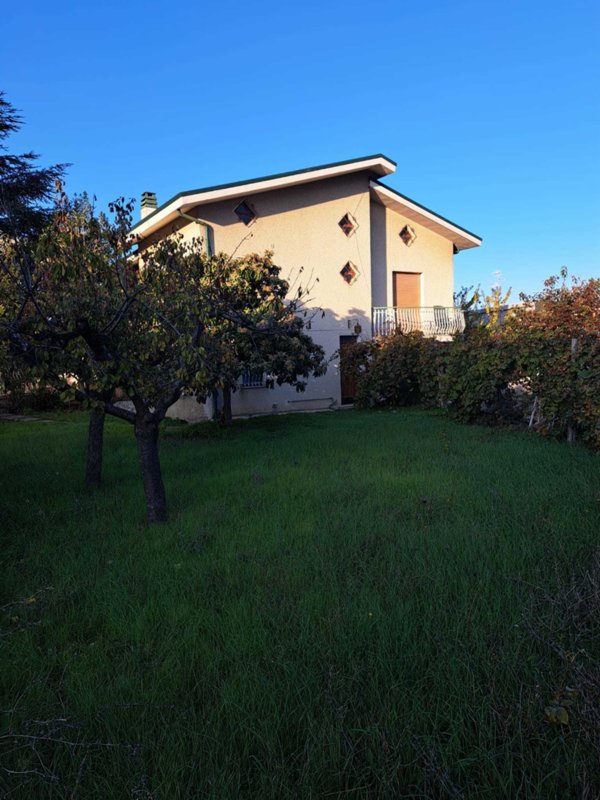 casa indipendente in affitto a Lanciano in zona Marcianese