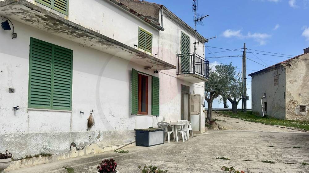 casa indipendente in affitto a Lanciano in zona Rizzacorno
