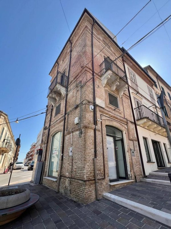 locale commerciale in affitto a Lanciano