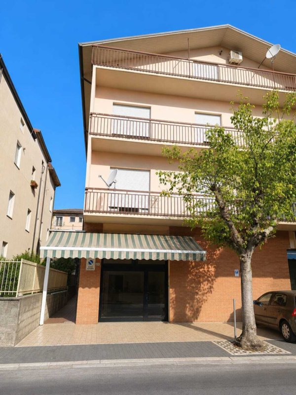 locale commerciale in affitto a Lanciano