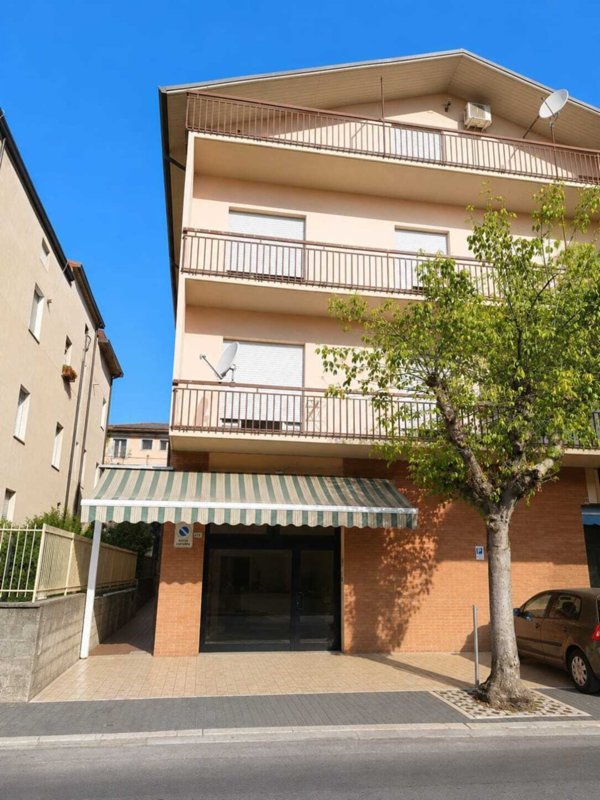 locale commerciale in affitto a Lanciano
