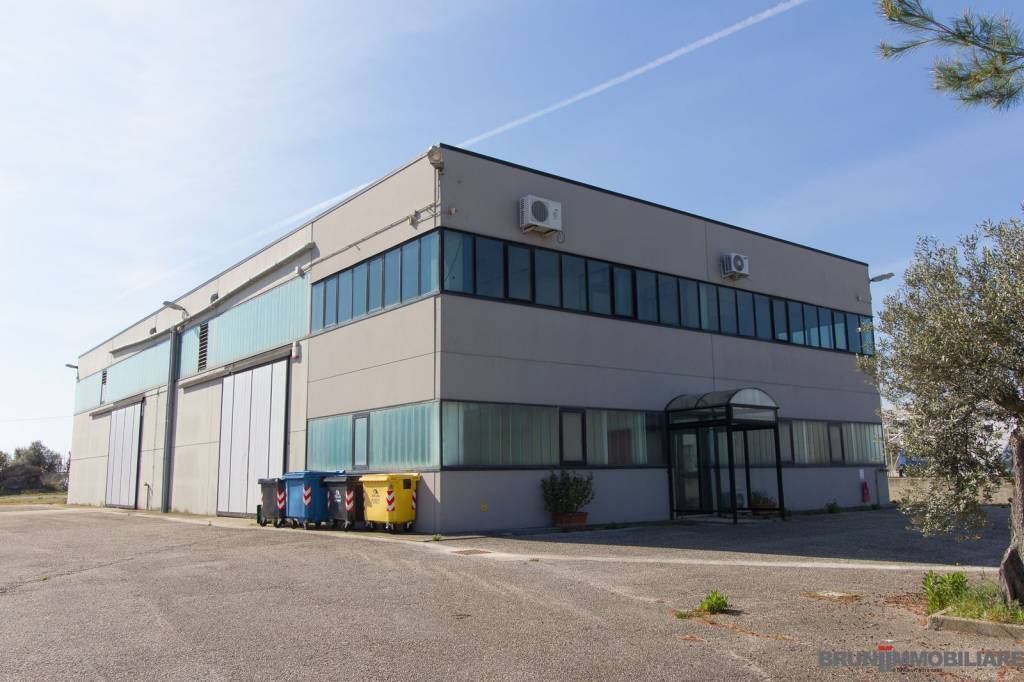 locale commerciale in affitto ad Ortona