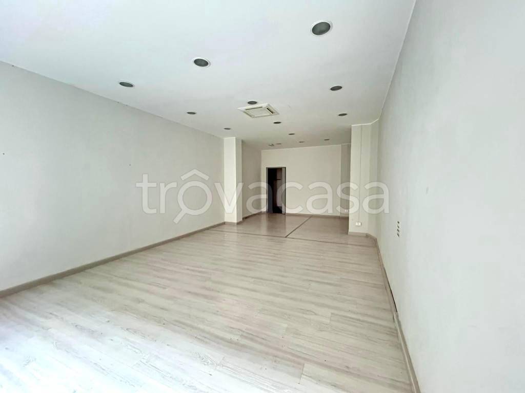 negozio in affitto ad Ortona