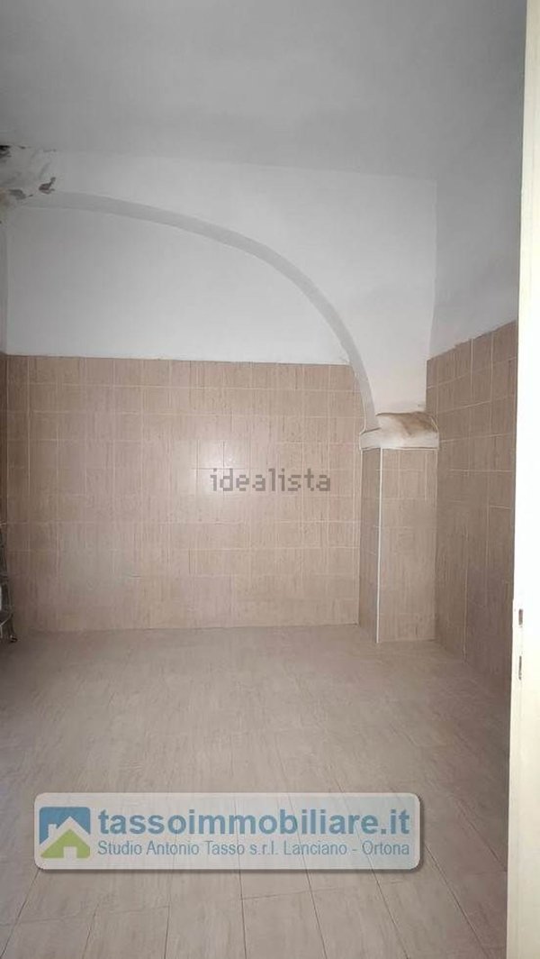 locale di sgombero in affitto ad Ortona