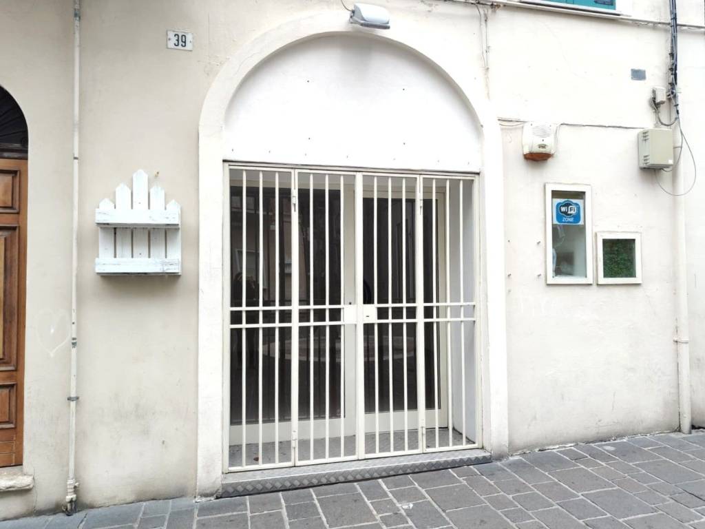 negozio in affitto ad Ortona