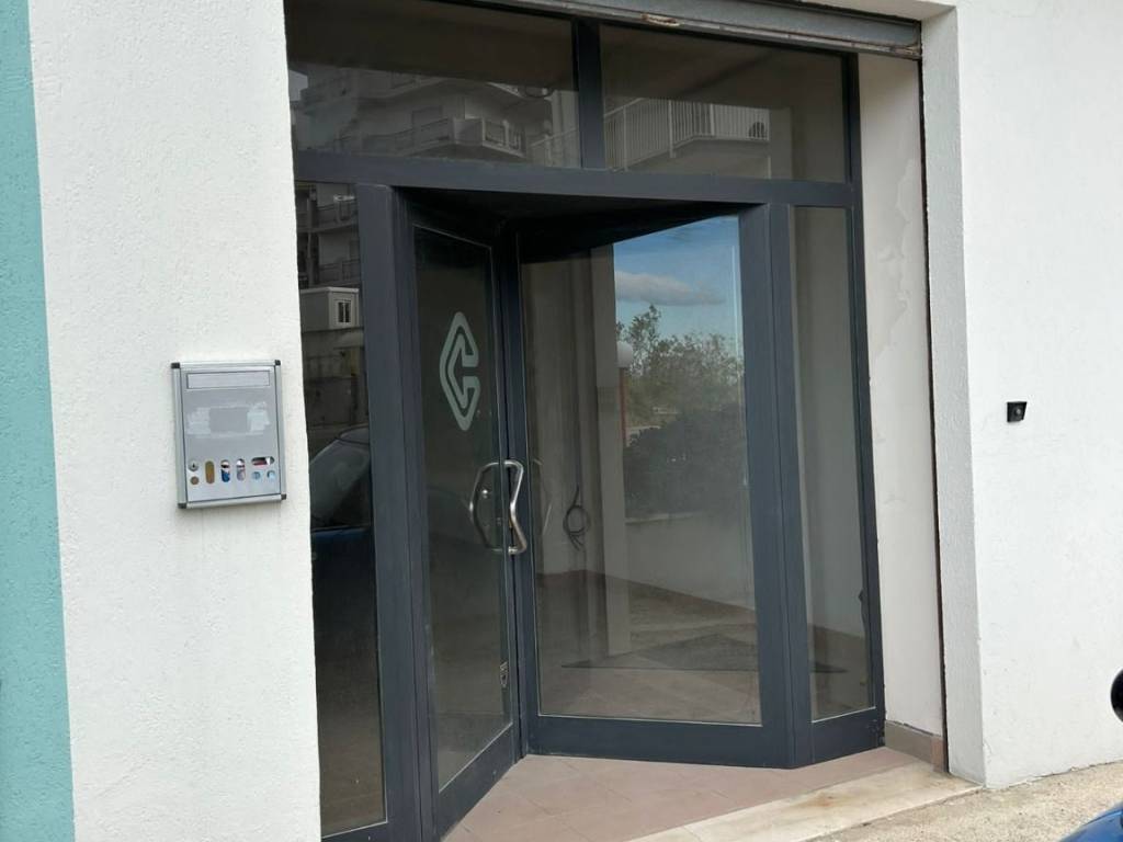 negozio in affitto ad Ortona