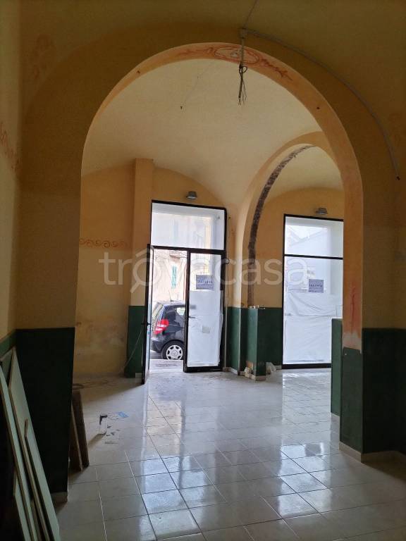 negozio in affitto ad Ortona