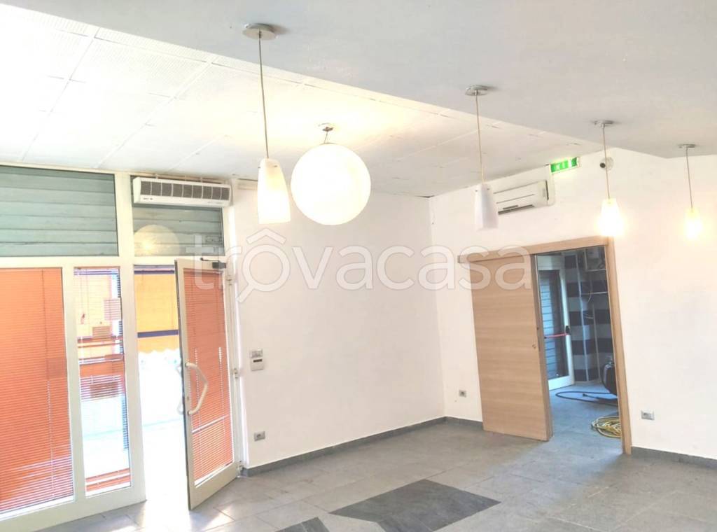 negozio in affitto a Perano in zona Quadroni