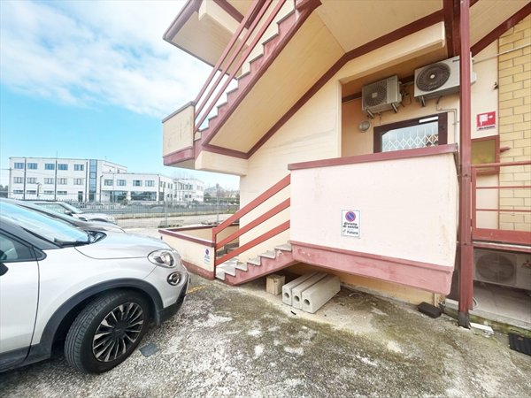 locale commerciale in affitto a San Giovanni Teatino in zona Sambuceto