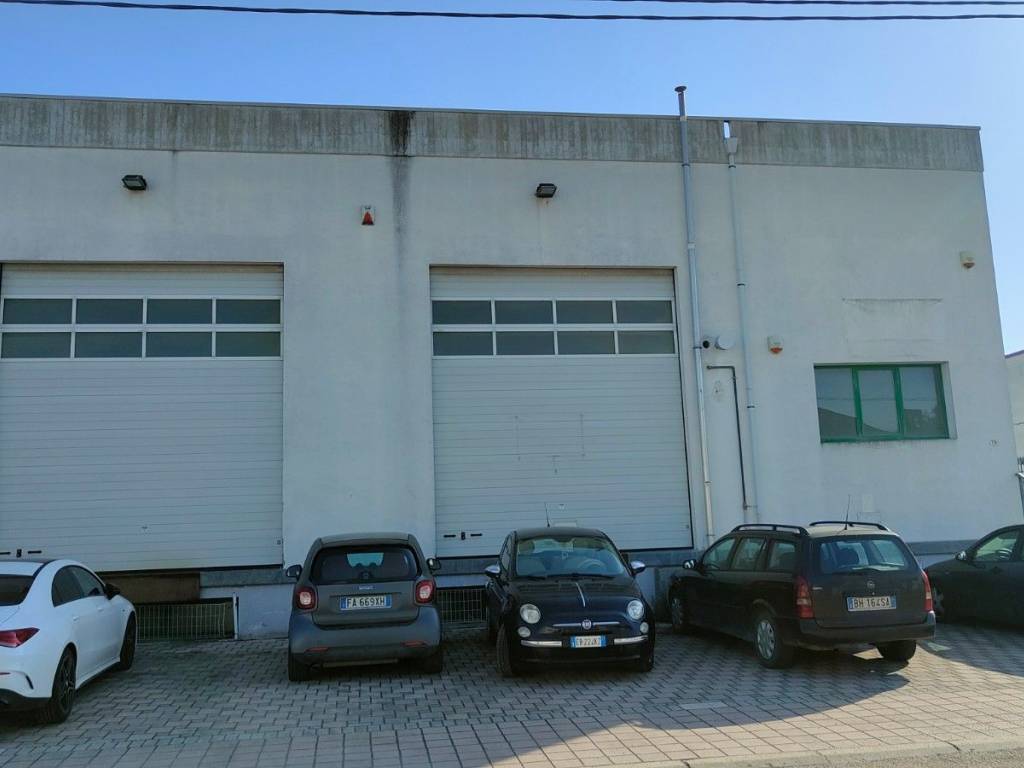 locale commerciale in affitto a San Giovanni Teatino in zona Sambuceto