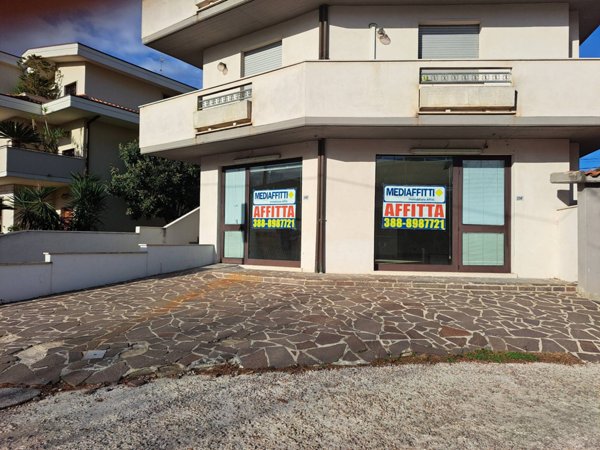 locale commerciale in affitto a San Giovanni Teatino in zona Sambuceto