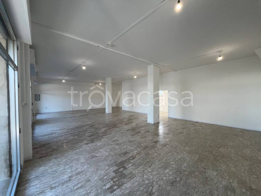 negozio in affitto a San Giovanni Teatino in zona Sambuceto