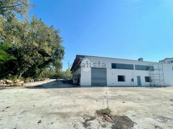 capannone in affitto a San Giovanni Teatino