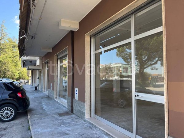 negozio in affitto a San Giovanni Teatino in zona Sambuceto