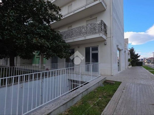 negozio in affitto a San Giovanni Teatino in zona Sambuceto