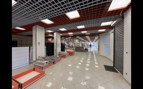 locale commerciale in affitto a San Giovanni Teatino