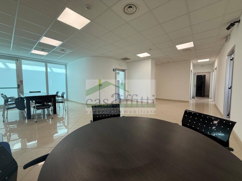 locale commerciale in affitto a San Giovanni Teatino in zona Sambuceto