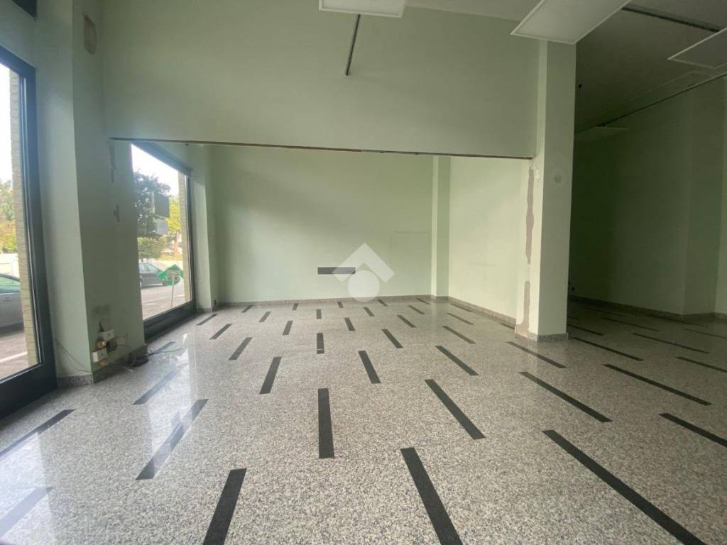 locale commerciale in affitto a San Salvo