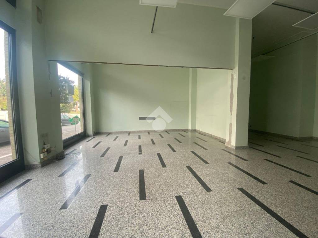 locale commerciale in affitto a San Salvo