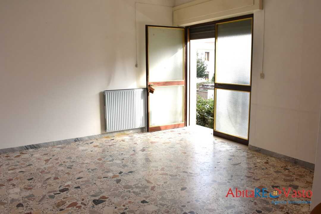locale commerciale in affitto a Vasto