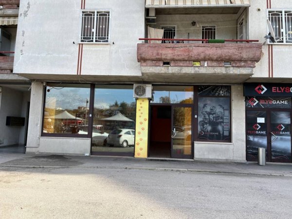locale commerciale in affitto a Vasto
