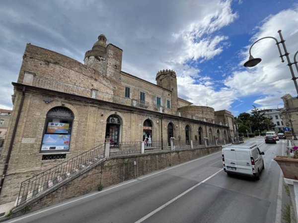 negozio in affitto a Vasto