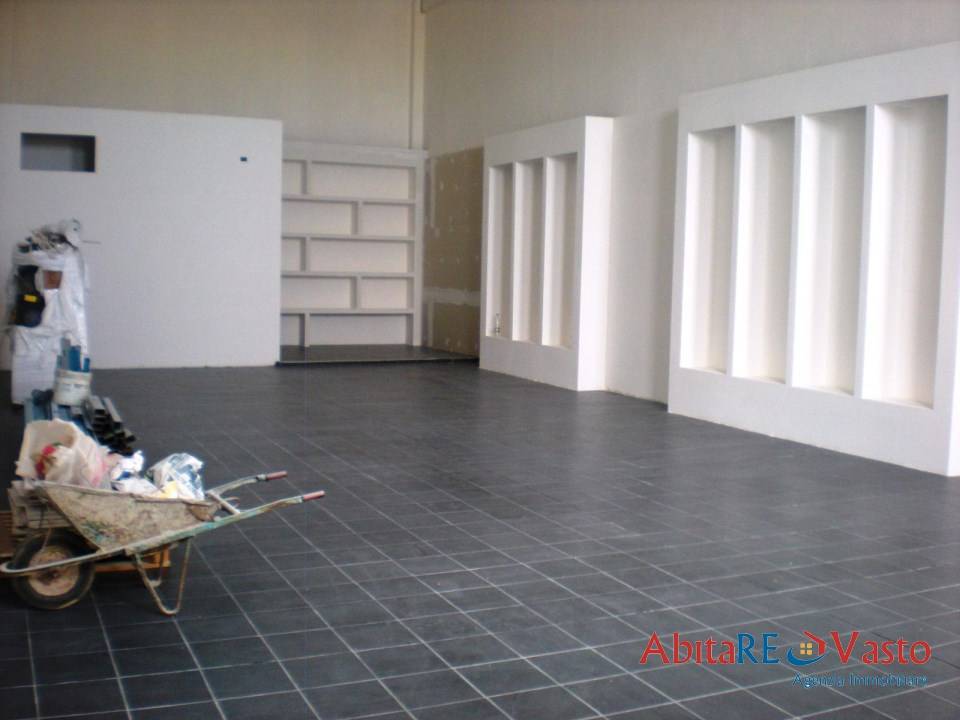 locale di sgombero in affitto a Vasto