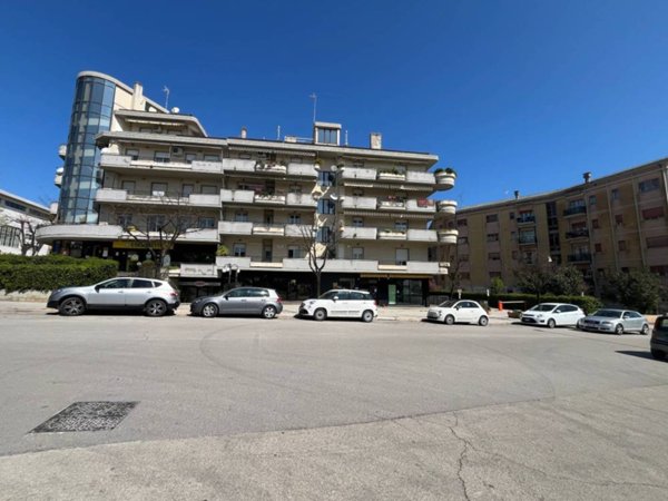 locale commerciale in affitto a Vasto