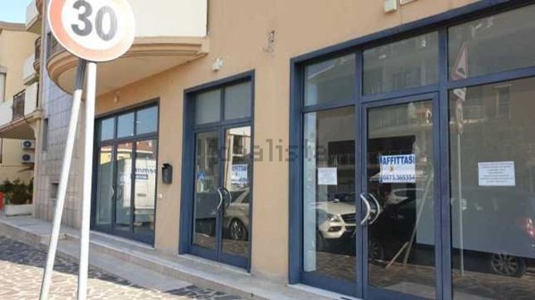 locale commerciale in affitto a Vasto
