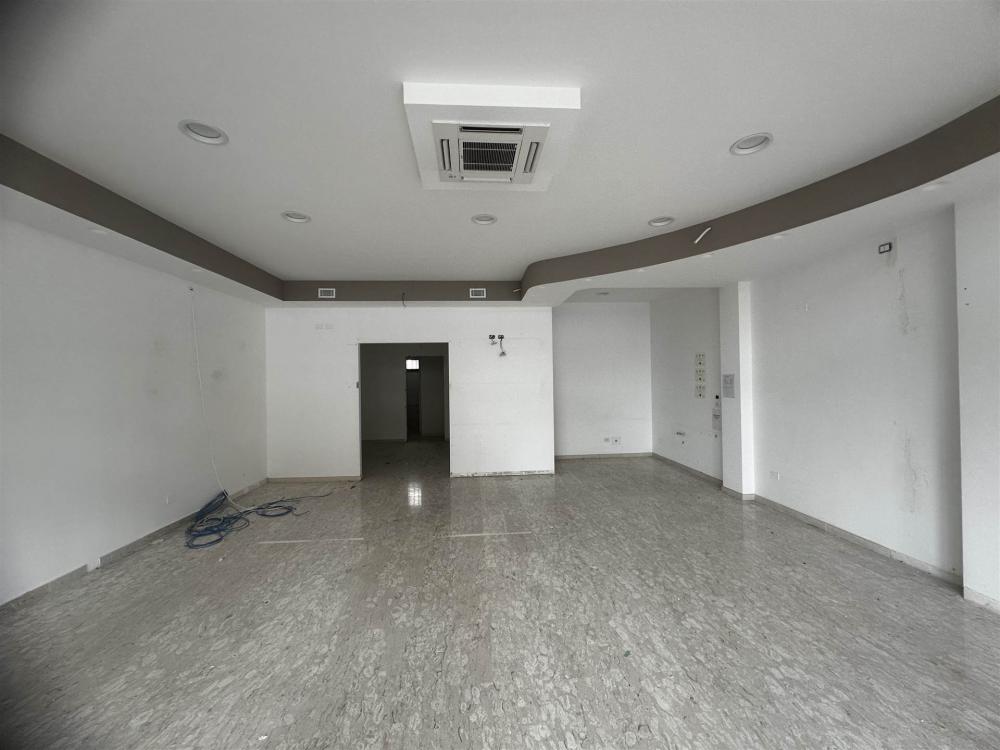 locale commerciale in affitto a Vasto