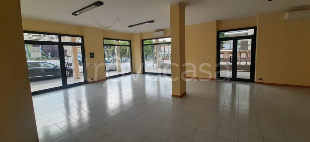 negozio in affitto a Vasto