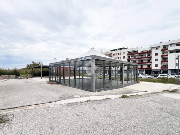 locale commerciale in affitto a Vasto