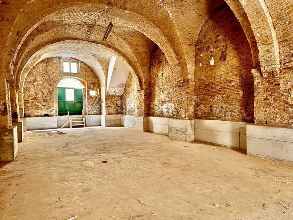 locale commerciale in affitto a Vasto