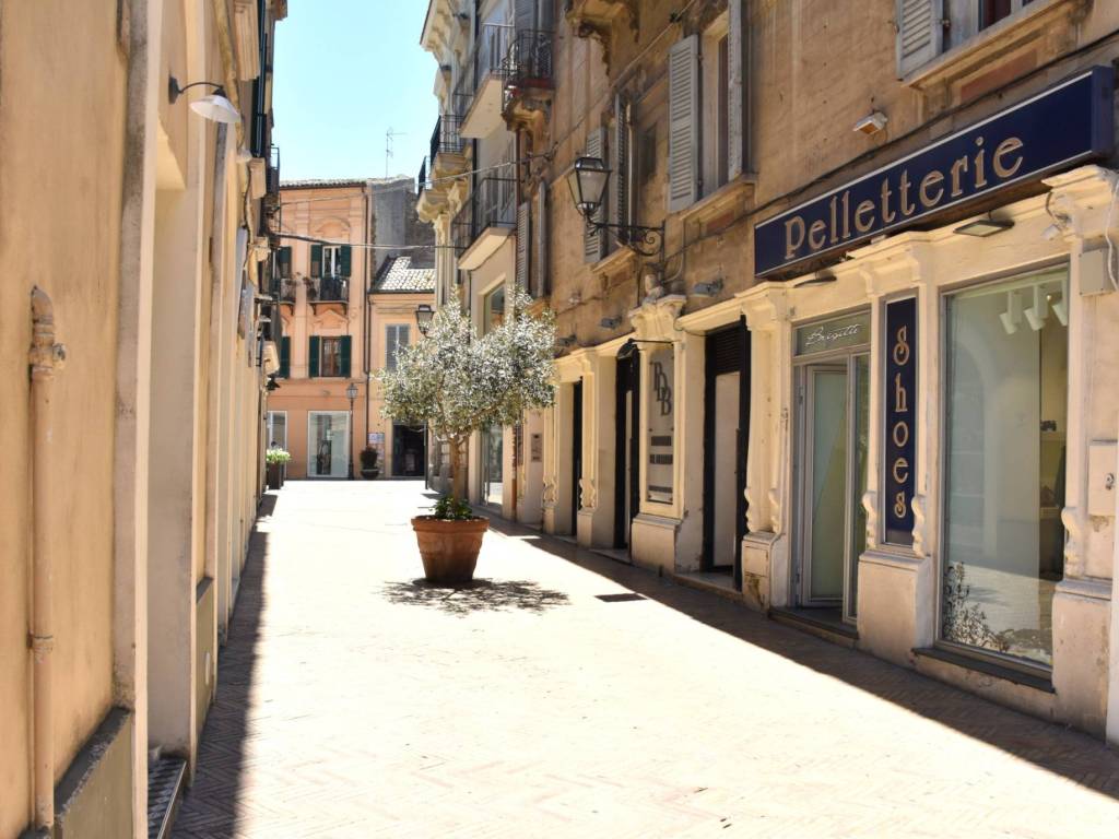 negozio in affitto a Vasto