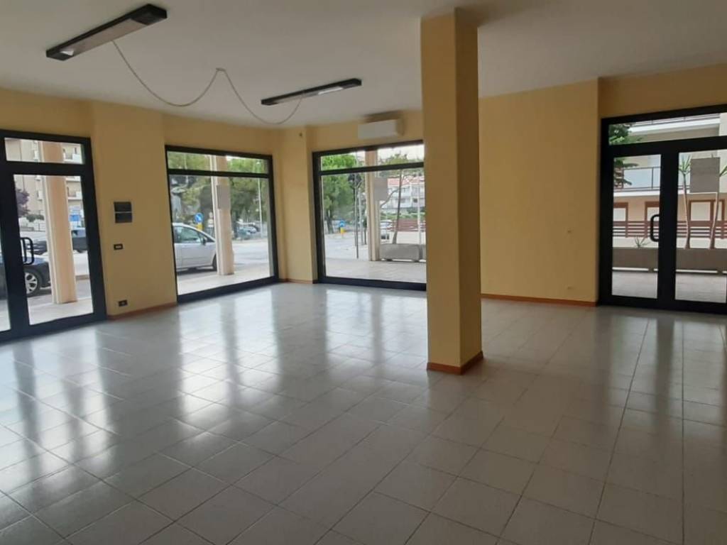 negozio in affitto a Vasto